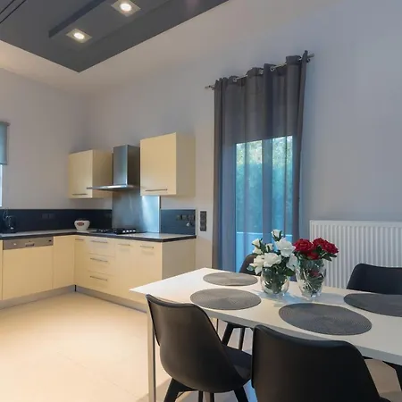 וילה Moonstone Mouzákion