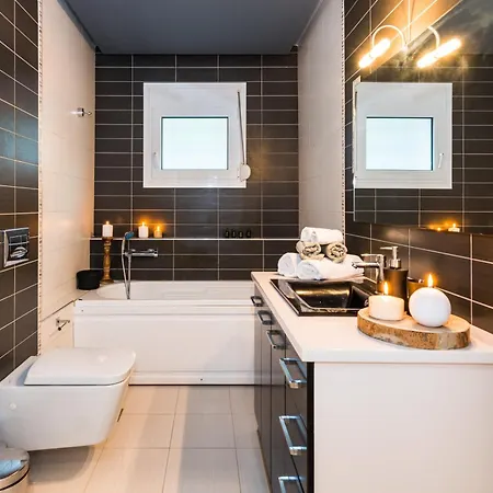 Moonstone Mouzákion