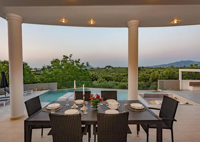 Moonstone Villa Mouzákion