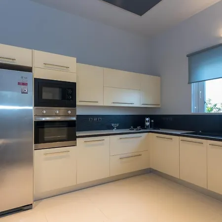 Moonstone Mouzakion (Zakynthos)