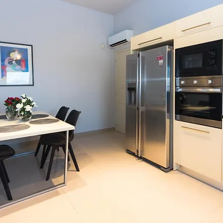 Moonstone Mouzakion (Zakynthos)