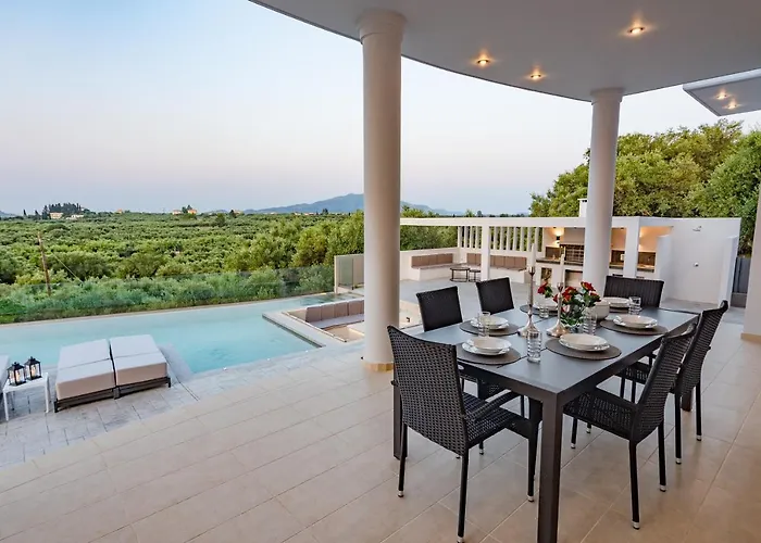 Moonstone Villa Mouzákion